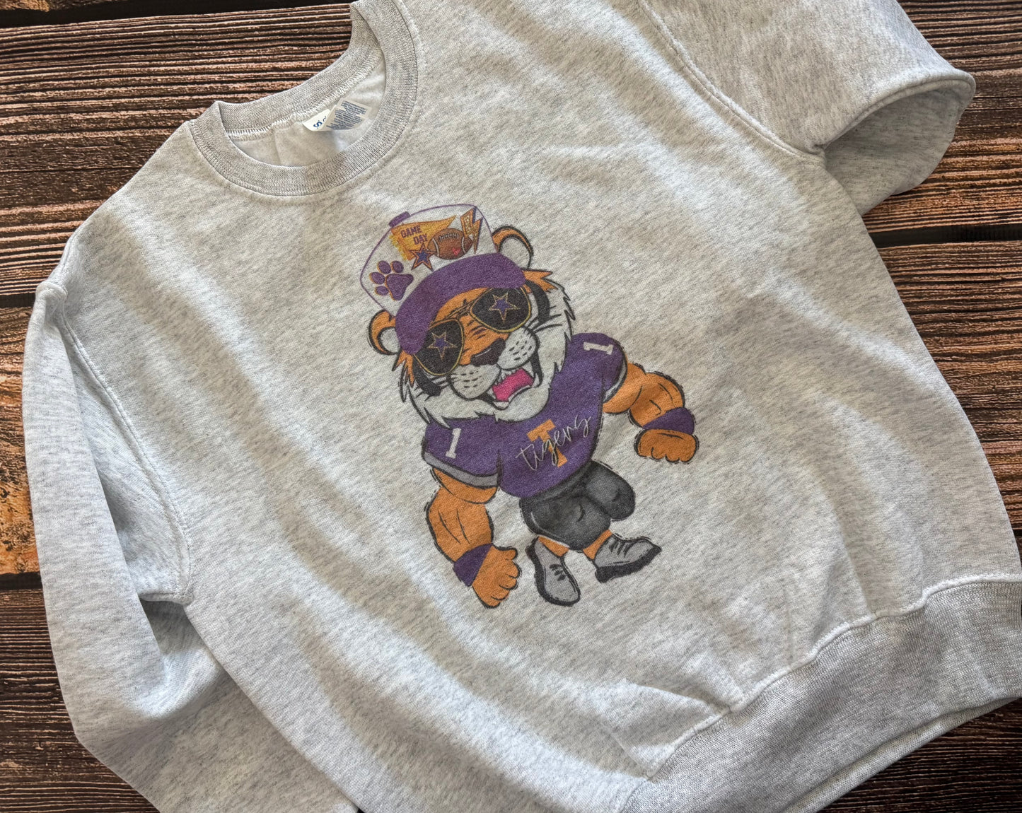 Tiger with Trucker Cap YS Crewneck